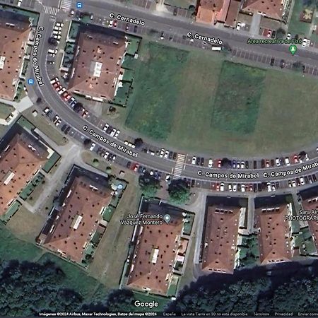 Apartamento Con Jardin ซานติอาโก เด กอมโปสเตลา ภายนอก รูปภาพ