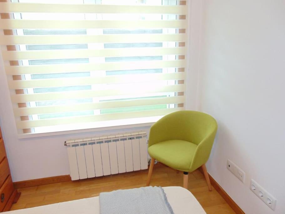 Apartamento Con Jardin ซานติอาโก เด กอมโปสเตลา ภายนอก รูปภาพ
